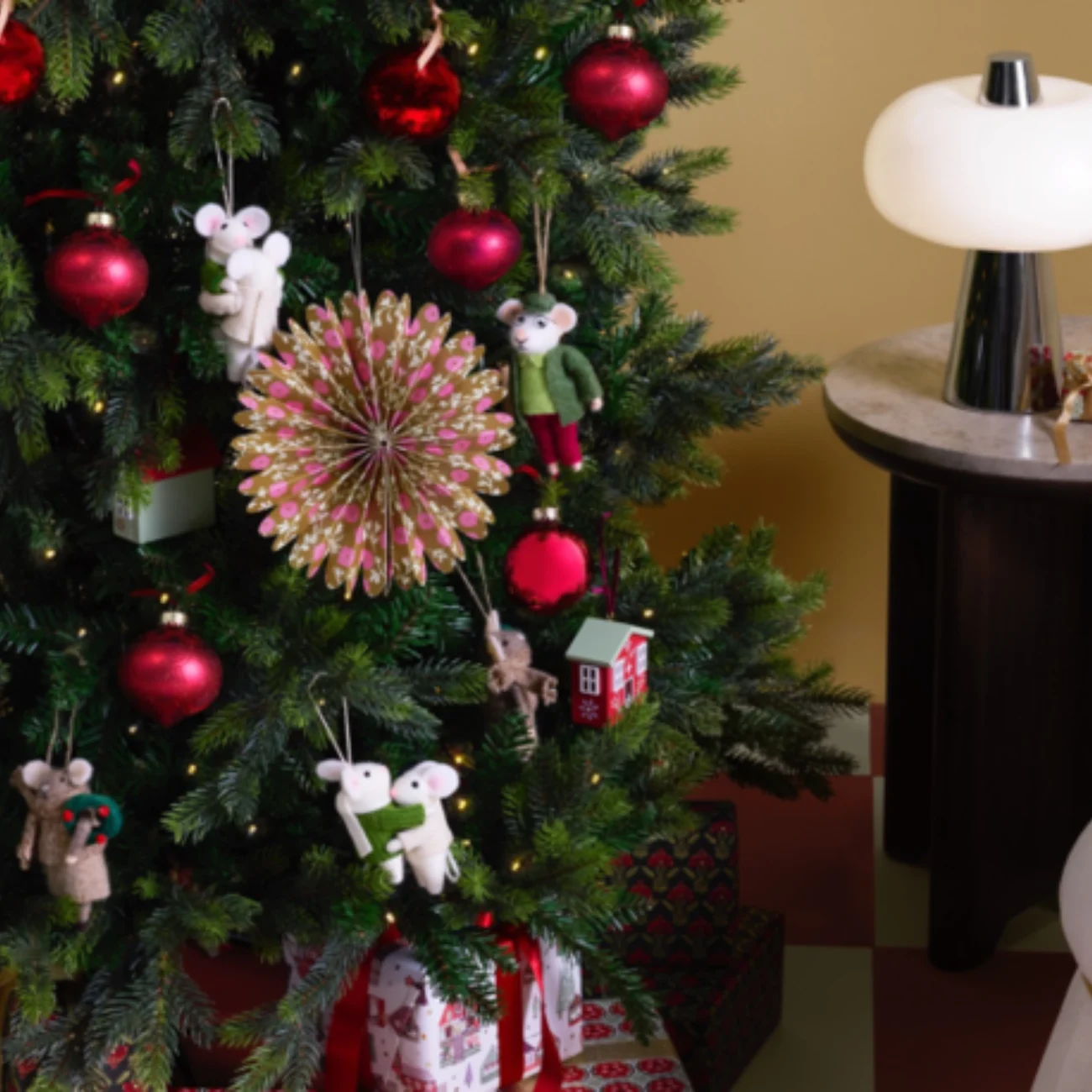 Treetorial: How to Style & Decorate Your Tree This Year