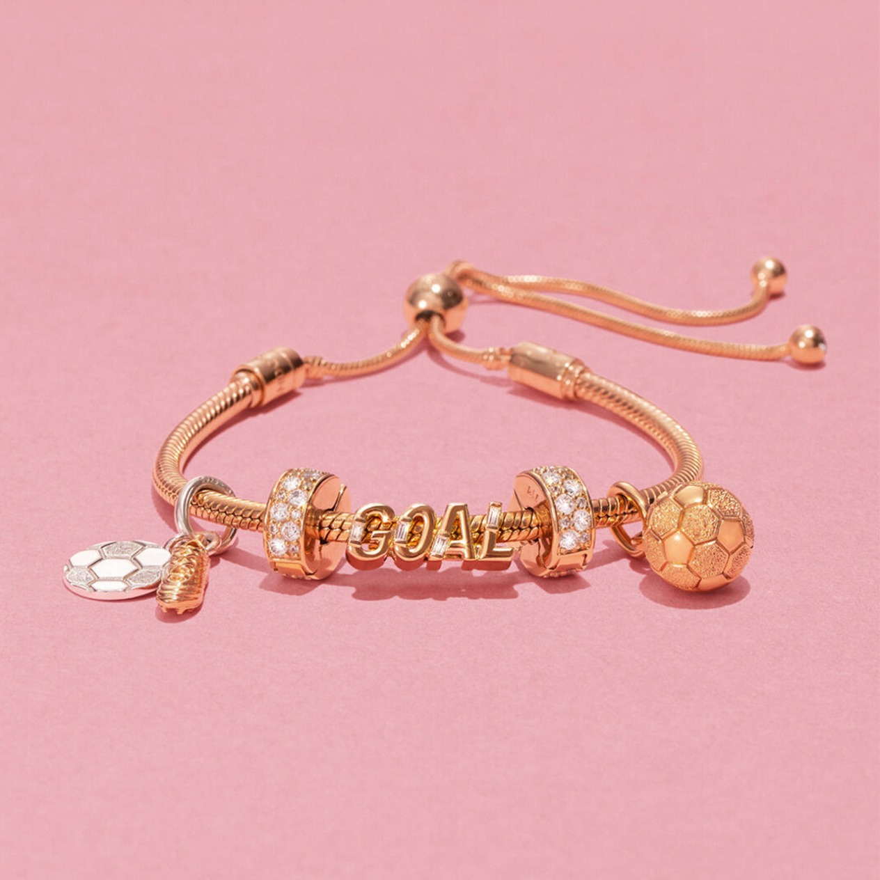 【早い者勝ち】 Pandora ピンクゴールド バングル The ultimate match-day look | Pandora | Westfield Century City