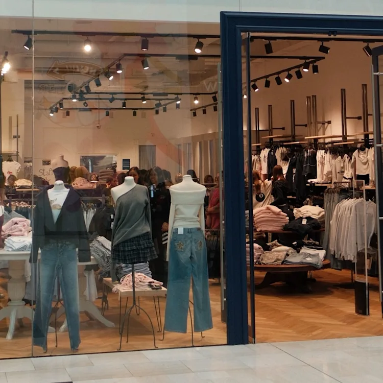 Subdued | Westfield Stratford City